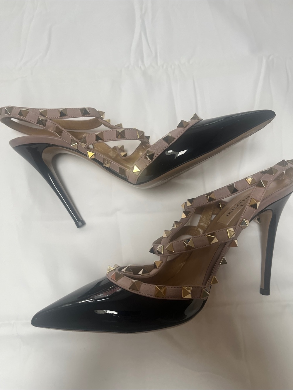 Valentino Garavani Rockstud Patent Leather T-strap Pumps Black/Blush Nude - Picture 14 of 16